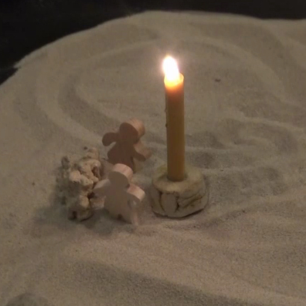 Du betrachtest gerade Die Weihnachtsgeschichte im Sand erzählt