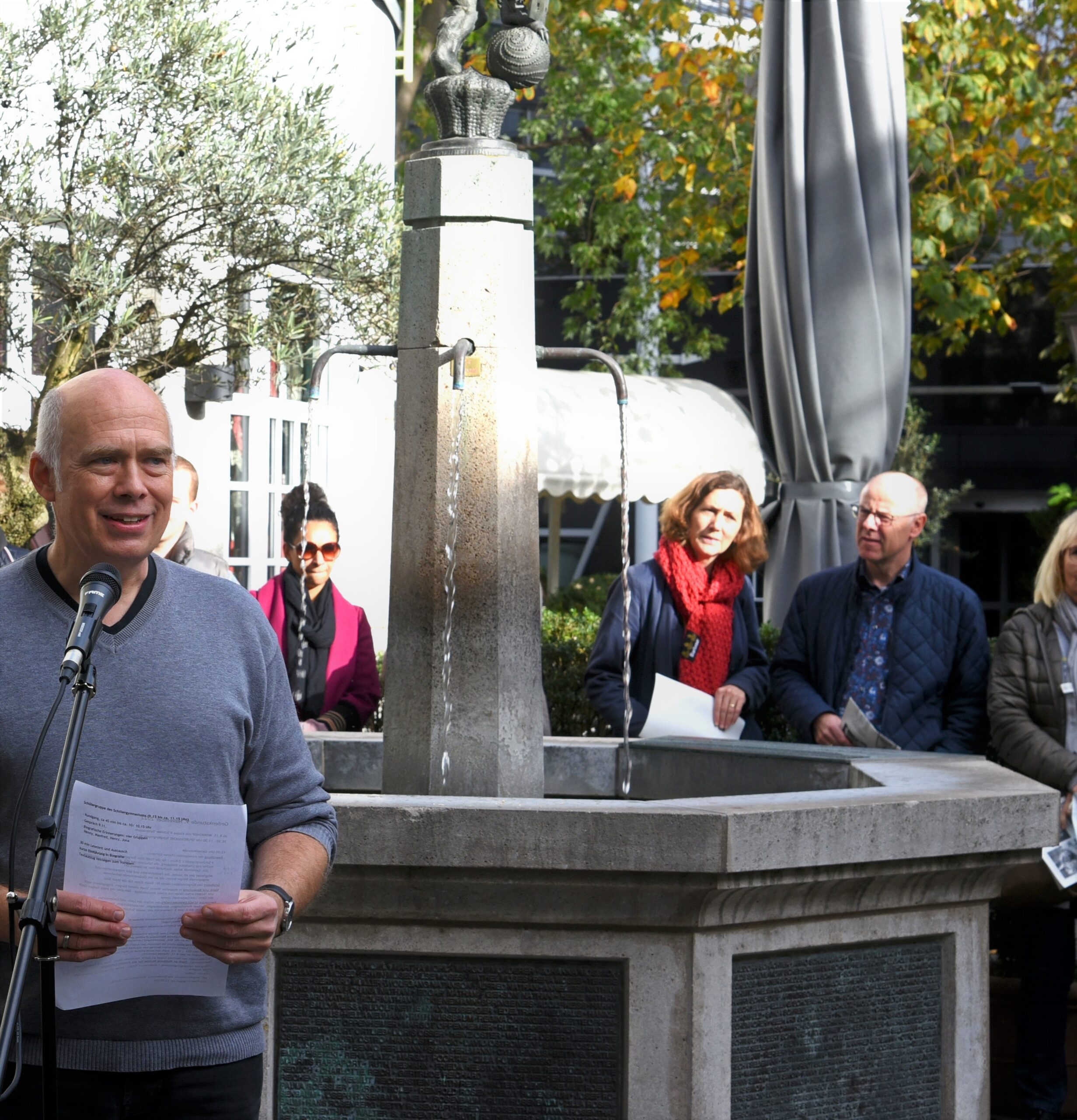 Mehr über den Artikel erfahren Gedenkstunde am Löwenbrunnen am 9. November mit Kölner Schüler:innen