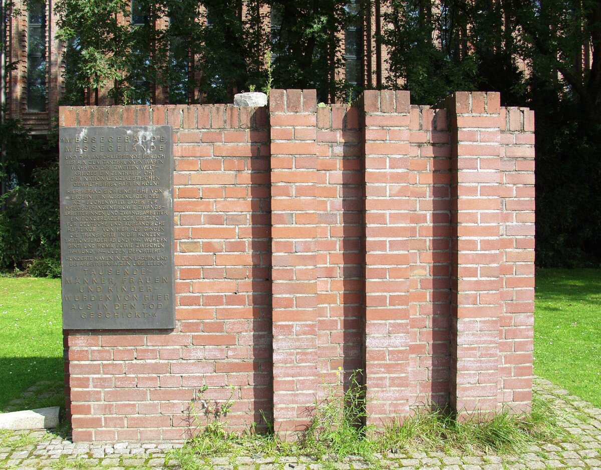 Rheinhallen Koeln - Gedenktafel KZ-Aussenlager